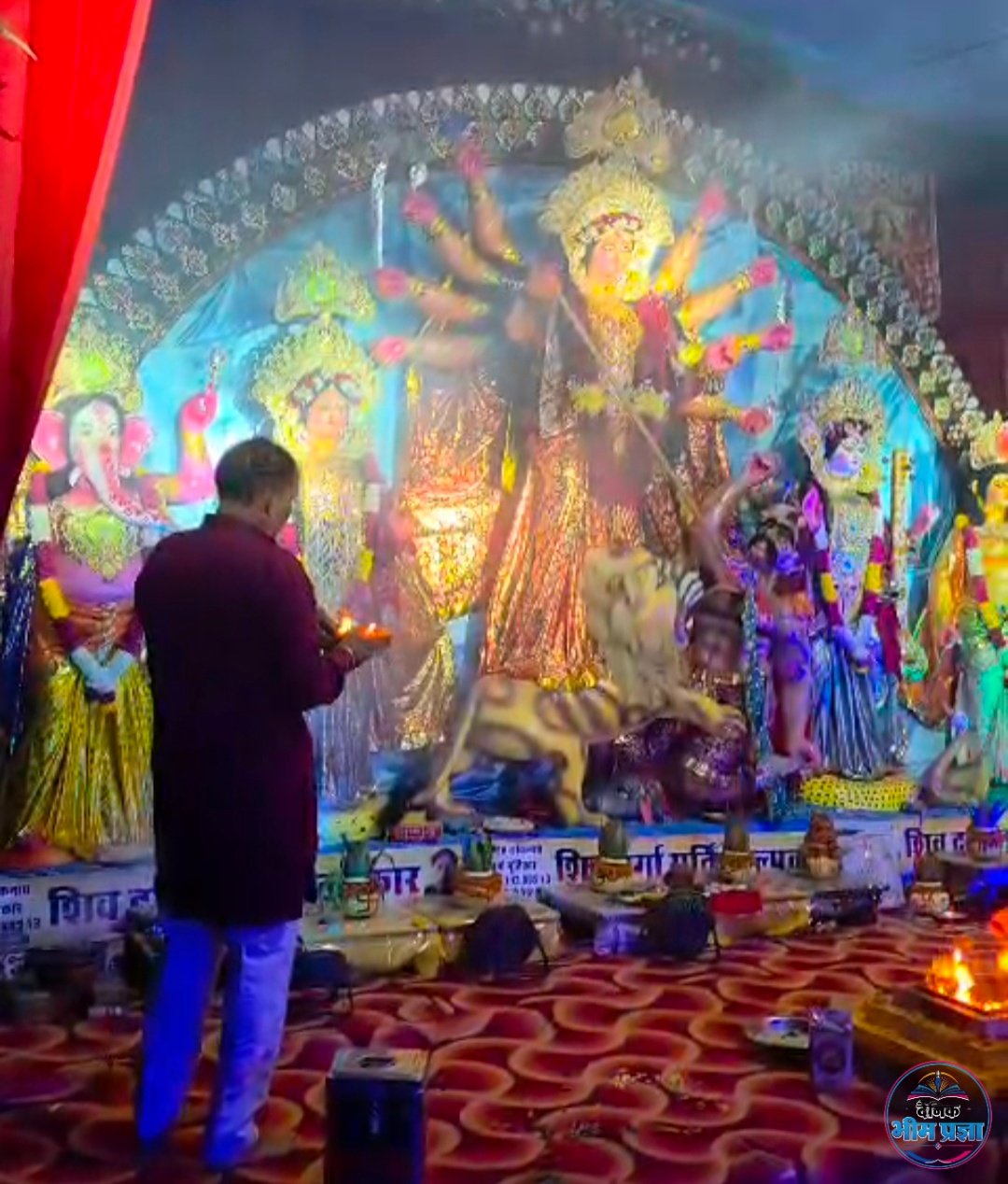 चिड़ावा में श्री शिव हनुमान मित्र मंडल के दुर्गा महोत्सव की धूम, विक्की हर्षवाल के भजनों पर झूमे श्रद्धालु, जयकारों से गूंजा पंडाल