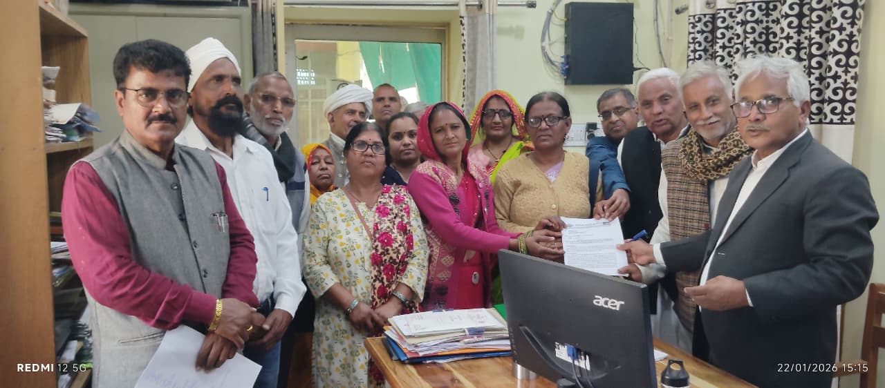 तृतीय चरण के तहत भारत मुक्ति मोर्चा ने झुंझुनूं कलक्टर को दिया ज्ञापन