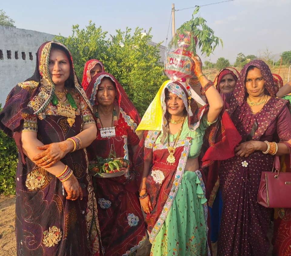 बेटी अपेक्षा के जन्म पर भव्य कुआं पूजन, ननिहाल पक्ष ने भरा छुछक